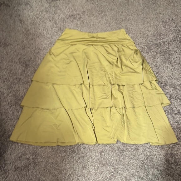 Hi low shiny satin like ruffle skirt - Picture 2 of 4